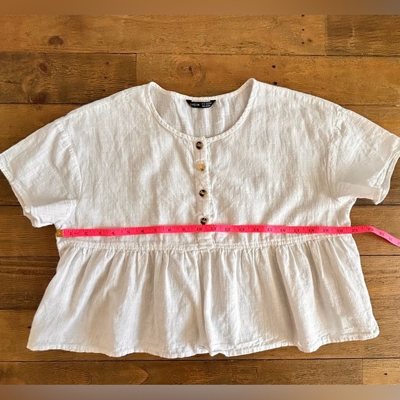 💖5 for $50💖OFFWHITE Cropped Peplum light weight top with half button up babydoll - Picture 4 of 9